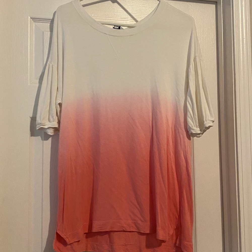 crown & ivy White to Coral Ombre Short Sleeve Crewneck Top